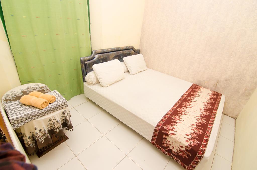 Pendopo Andari Homestay Yogyakarta Exterior photo